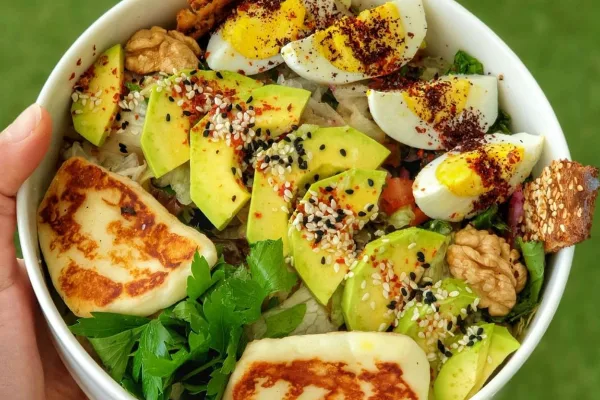 Avokadolu Kahvaltı Salatası/Breakfast Salad With Avocado